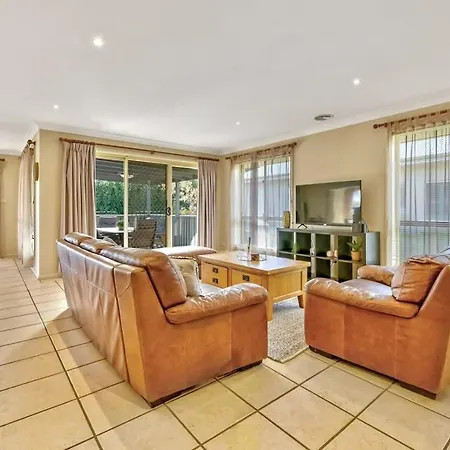 Goldfinch Way Stunning & Spacious Home Sleeps 11 Orange Exterior photo
