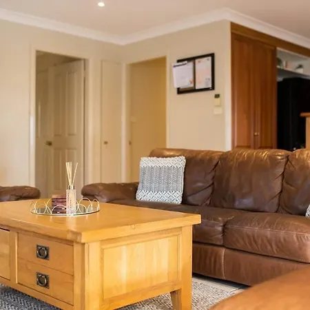 Goldfinch Way Stunning & Spacious Home Sleeps 11 Orange Exterior photo