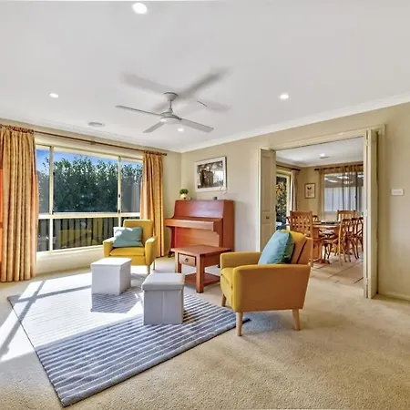 Goldfinch Way Stunning & Spacious Home Sleeps 11 Orange Exterior photo
