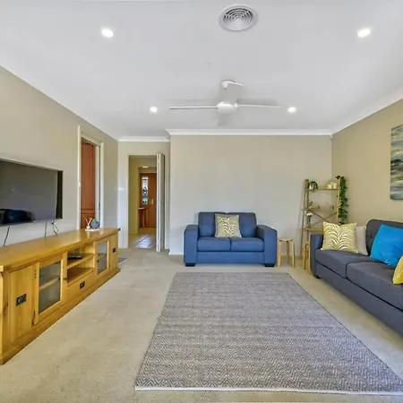 Goldfinch Way Stunning & Spacious Home Sleeps 11 Orange Exterior photo