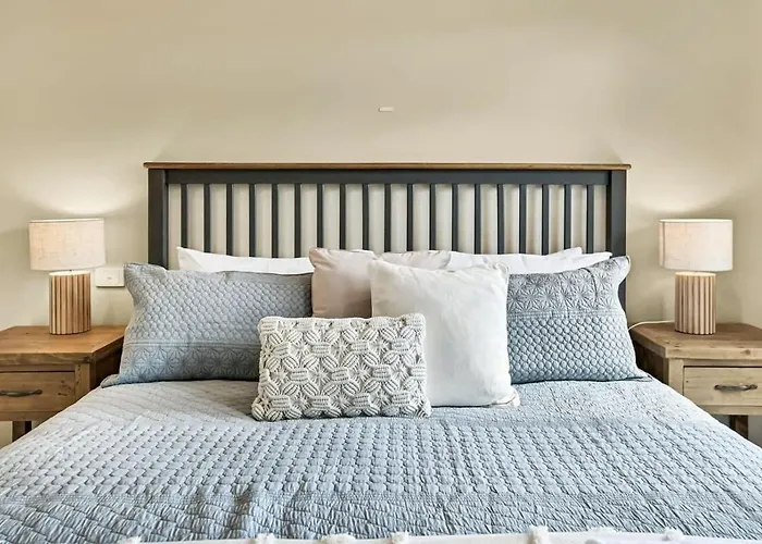Goldfinch Way Stunning & Spacious Home Sleeps 11