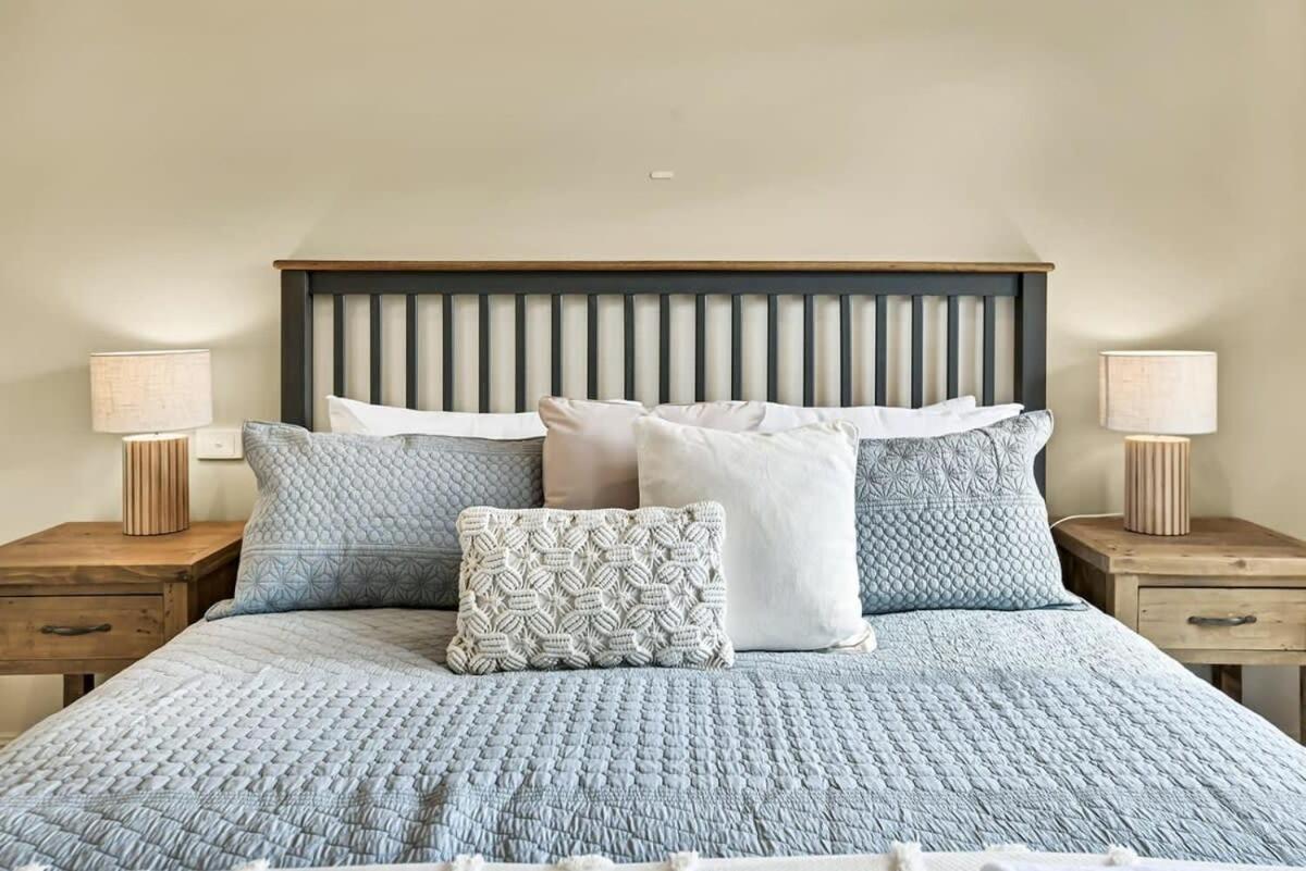 Goldfinch Way Stunning & Spacious Sleeps 11 Holiday home