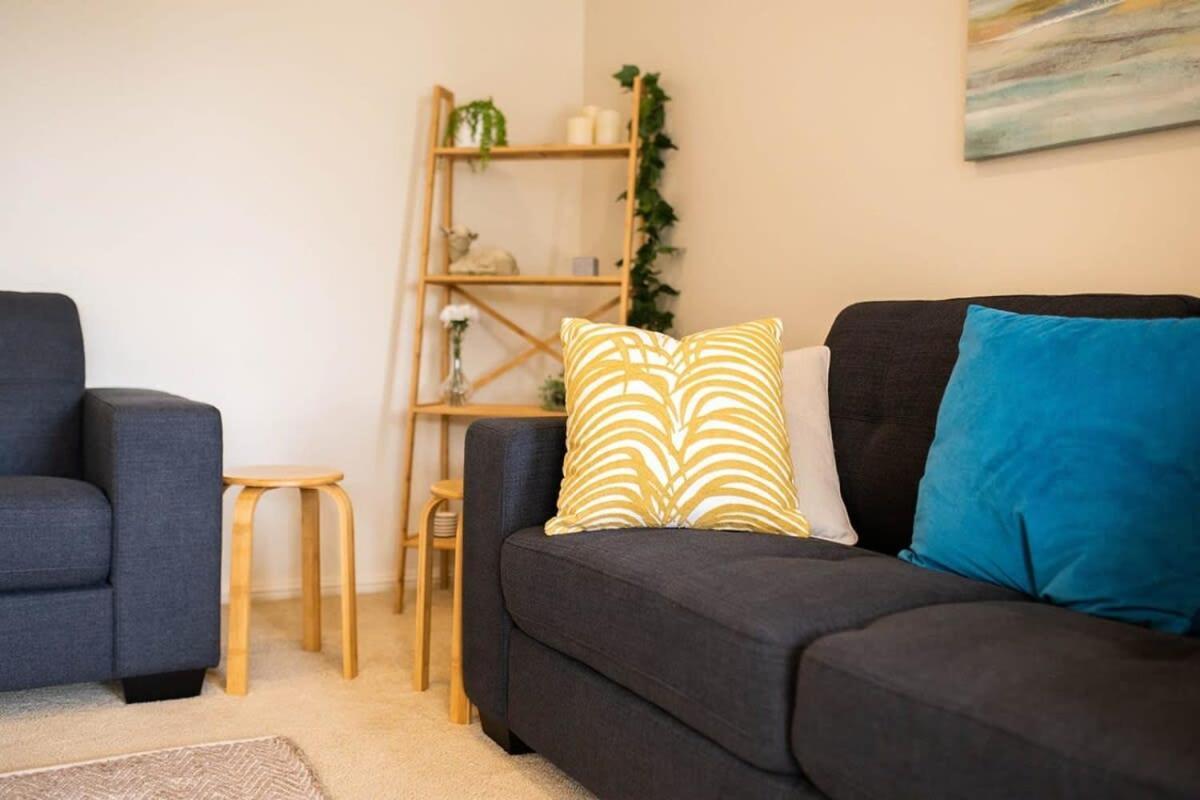 Goldfinch Way Stunning & Spacious Sleeps 11 * Orange