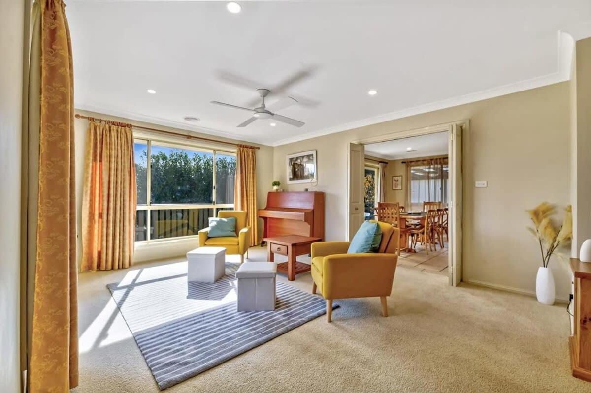 Goldfinch Way Stunning & Spacious Sleeps 11 Orange
